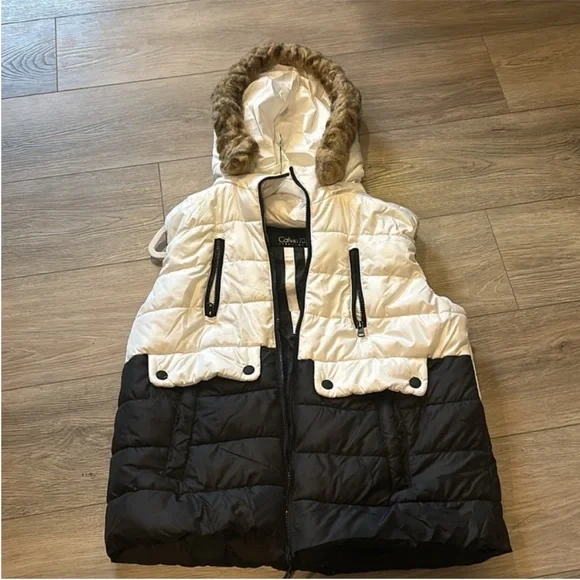Calvin Klein Black and White Puffer Vest with Faux Fur Trim/Removable Hood - Picture 3 of 11